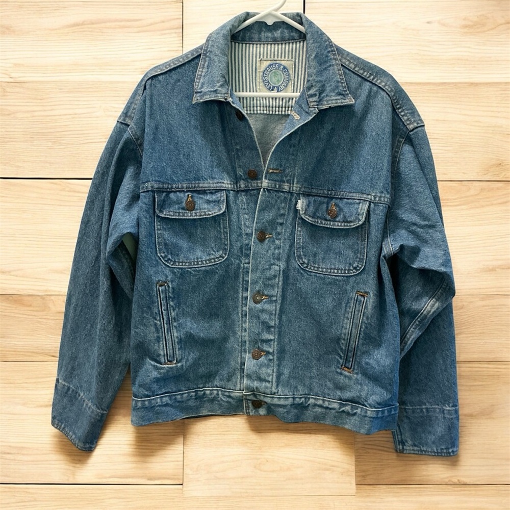 LEVI JACKET SIZE M GREAT CONDITION